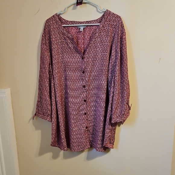 Catherines Tops - Catherines Red And White Patterned V Neck Blouse. In EUC